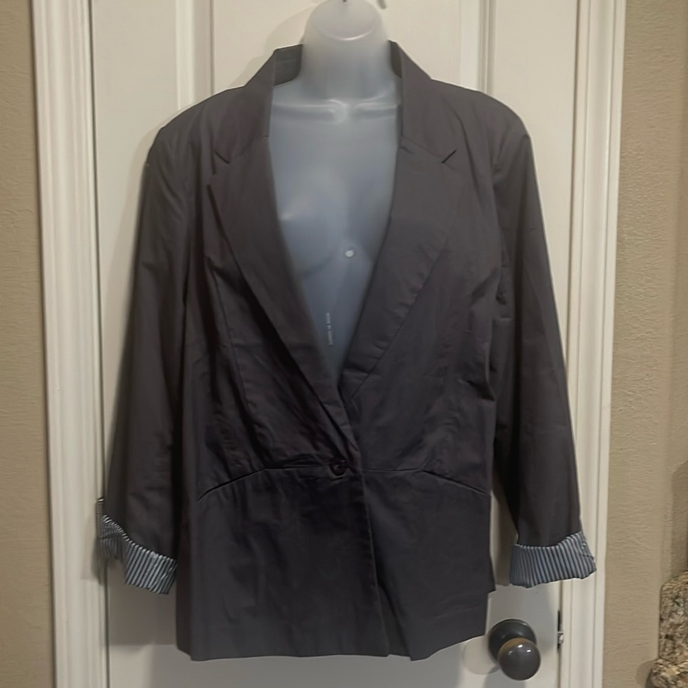 Gray blazer button front pockets and black and white stripe cuff size XL. NWOT